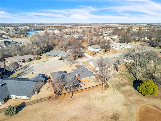 11216 Dover Court, Yukon, OK 73099