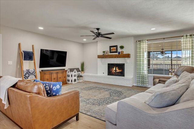 11216 Dover Court, Yukon, OK 73099