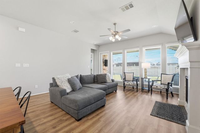 1127 Beals Creek Street, Conroe, TX 77304