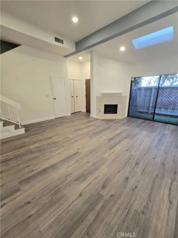 18445 Hatteras 603, Tarzana, CA 91356