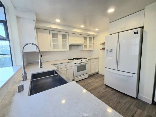 18445 Hatteras 603, Tarzana, CA 91356