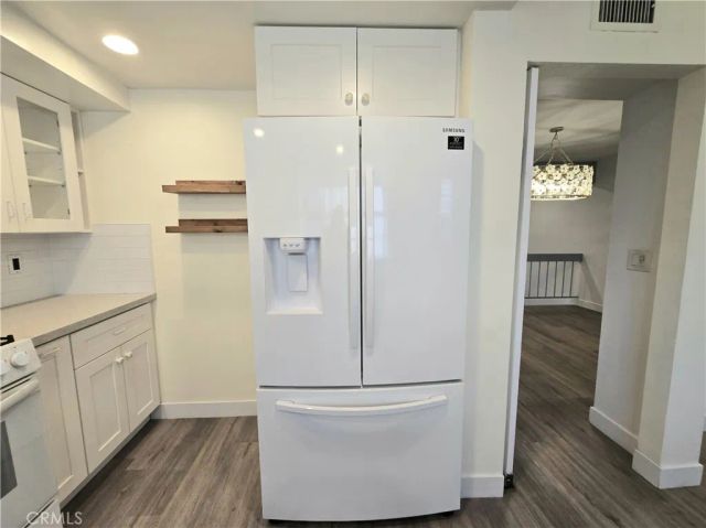 18445 Hatteras 603, Tarzana, CA 91356