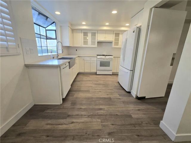 18445 Hatteras 603, Tarzana, CA 91356