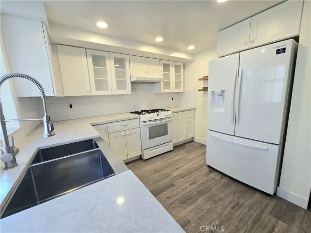 18445 Hatteras 603, Tarzana, CA 91356
