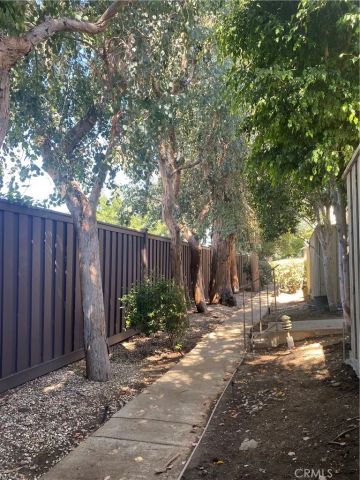 18445 Hatteras 603, Tarzana, CA 91356
