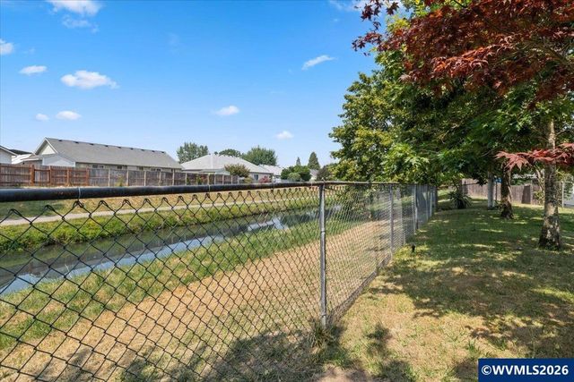 2456 Ermine St SE, Albany, OR 97322