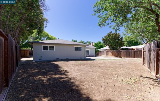 1371 Springhill Dr, Pittsburg, CA 94565