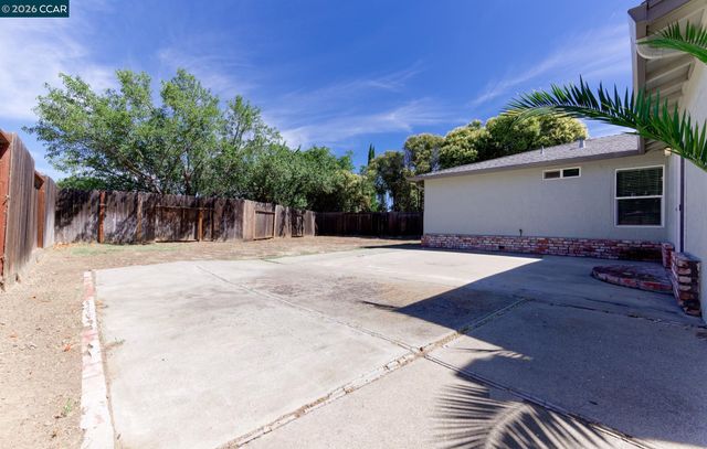 1371 Springhill Dr, Pittsburg, CA 94565