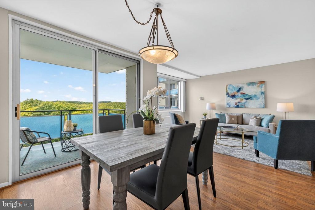 Image 10 of property listing at 10401 GROSVENOR PL #1327, Rockville, MD 20852