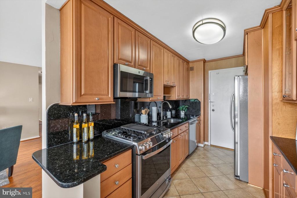 Image 12 of property listing at 10401 GROSVENOR PL #1327, Rockville, MD 20852