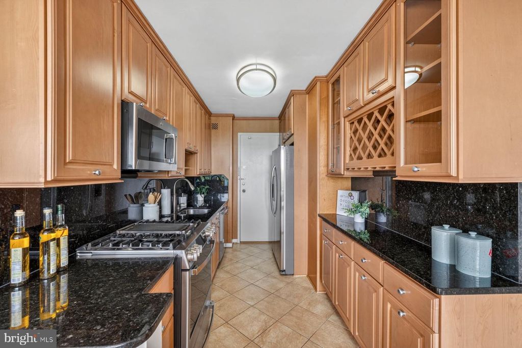 Image 13 of property listing at 10401 GROSVENOR PL #1327, Rockville, MD 20852
