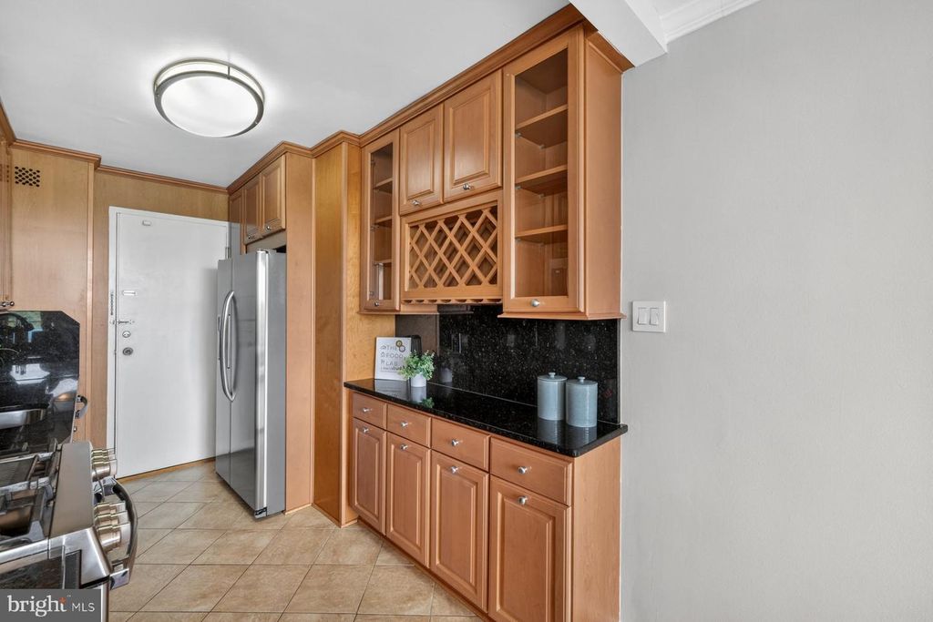 Image 14 of property listing at 10401 GROSVENOR PL #1327, Rockville, MD 20852