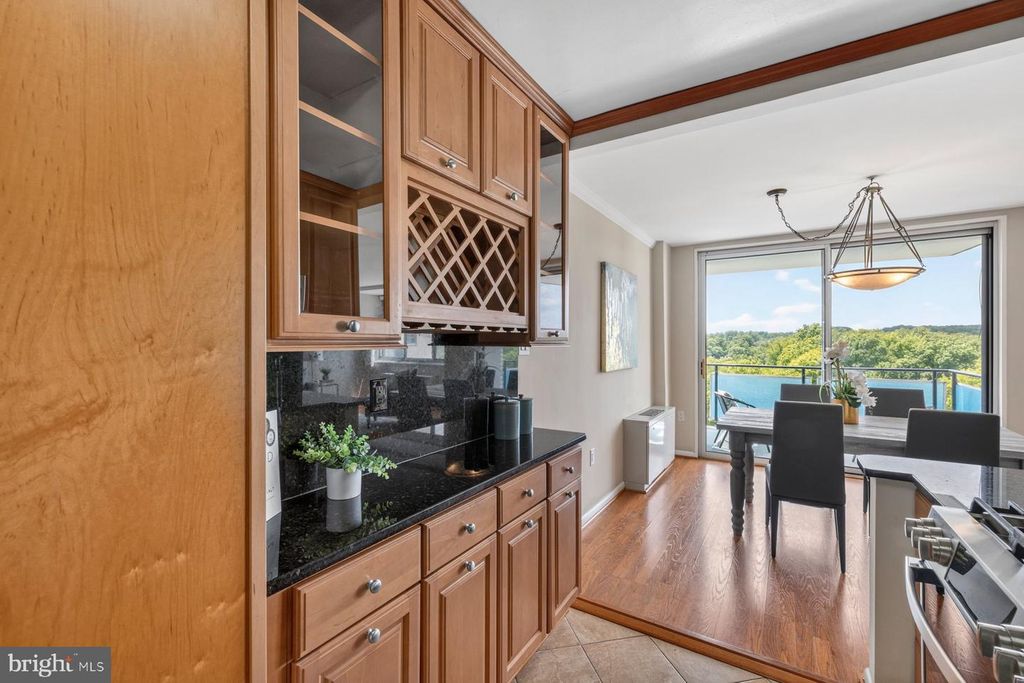 Image 16 of property listing at 10401 GROSVENOR PL #1327, Rockville, MD 20852