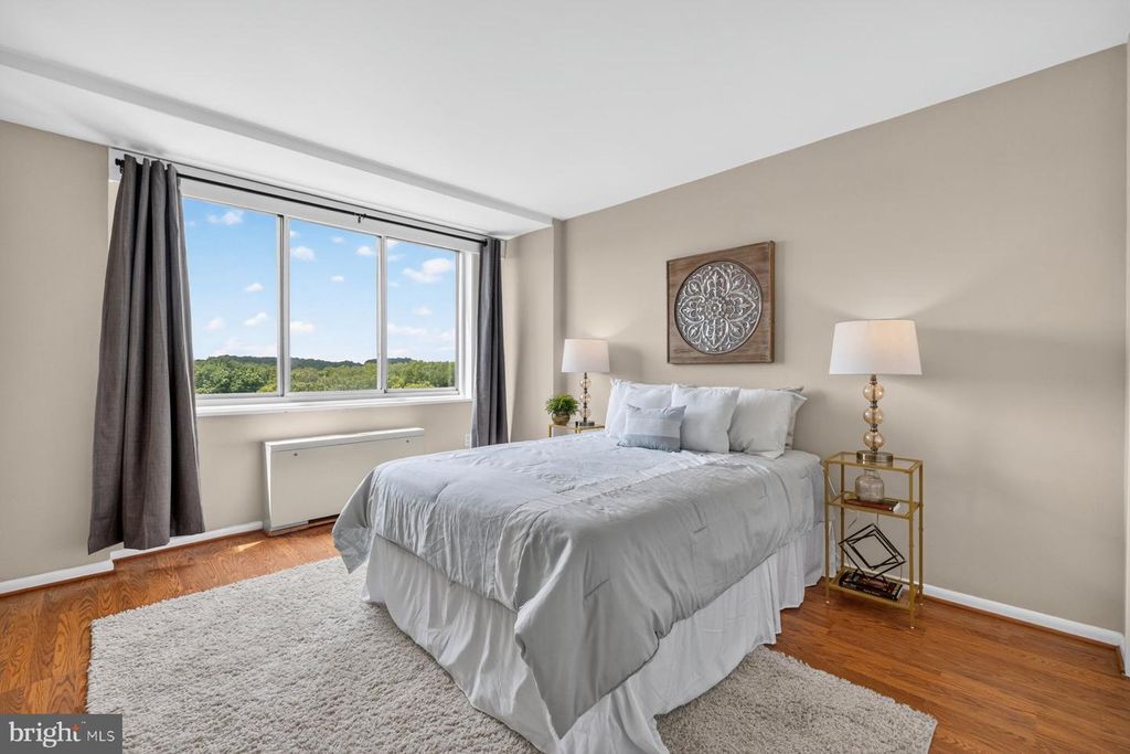 Image 17 of property listing at 10401 GROSVENOR PL #1327, Rockville, MD 20852