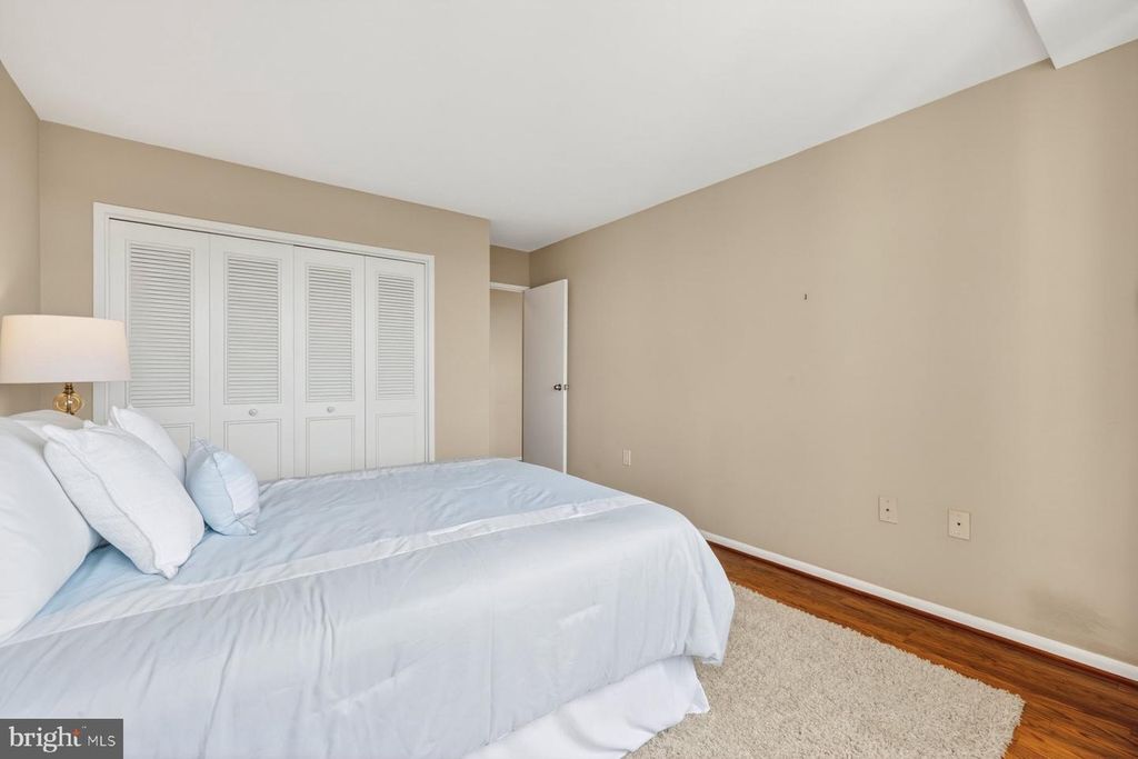 Image 18 of property listing at 10401 GROSVENOR PL #1327, Rockville, MD 20852