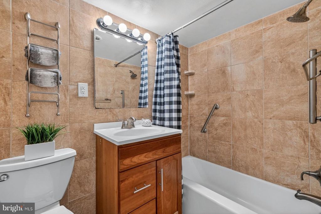 Image 19 of property listing at 10401 GROSVENOR PL #1327, Rockville, MD 20852