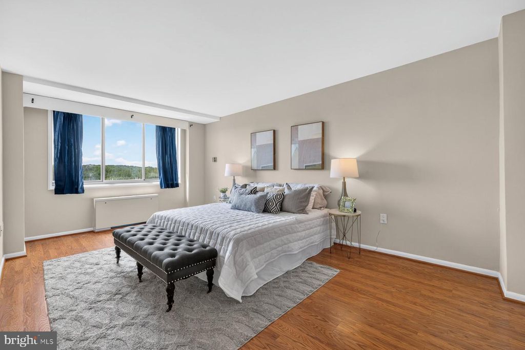 Image 20 of property listing at 10401 GROSVENOR PL #1327, Rockville, MD 20852