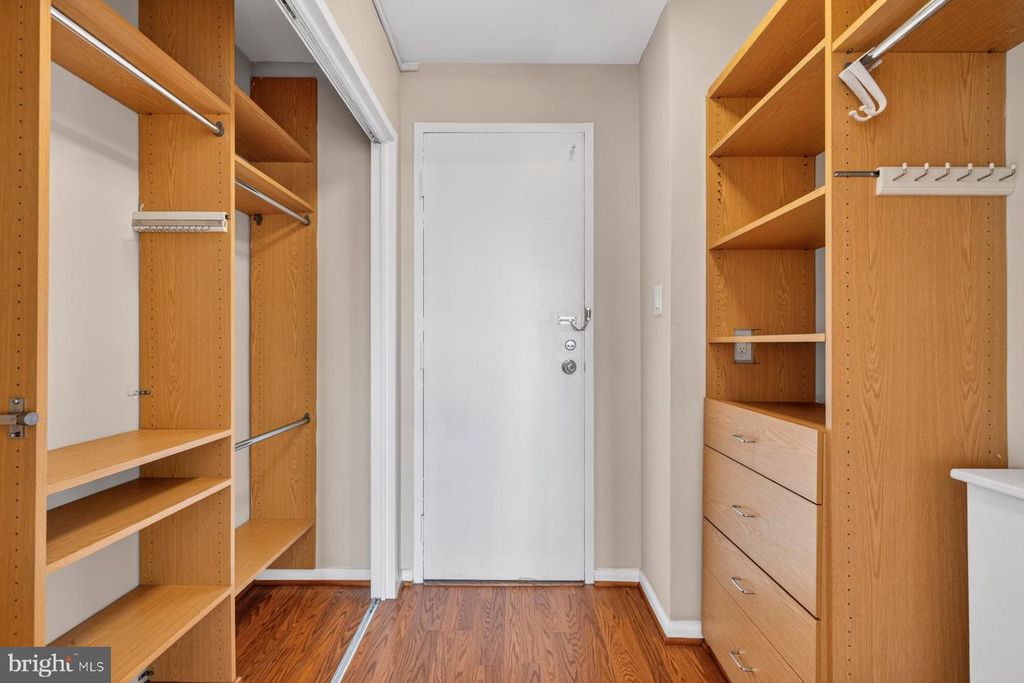 Image 23 of property listing at 10401 GROSVENOR PL #1327, Rockville, MD 20852