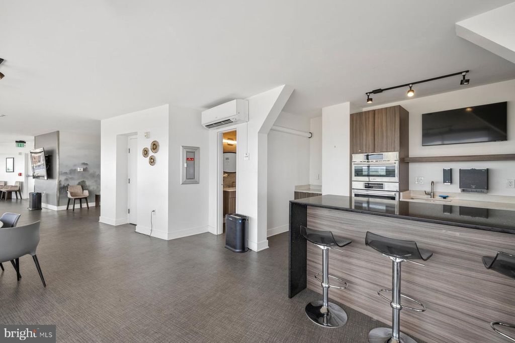 Image 26 of property listing at 10401 GROSVENOR PL #1327, Rockville, MD 20852
