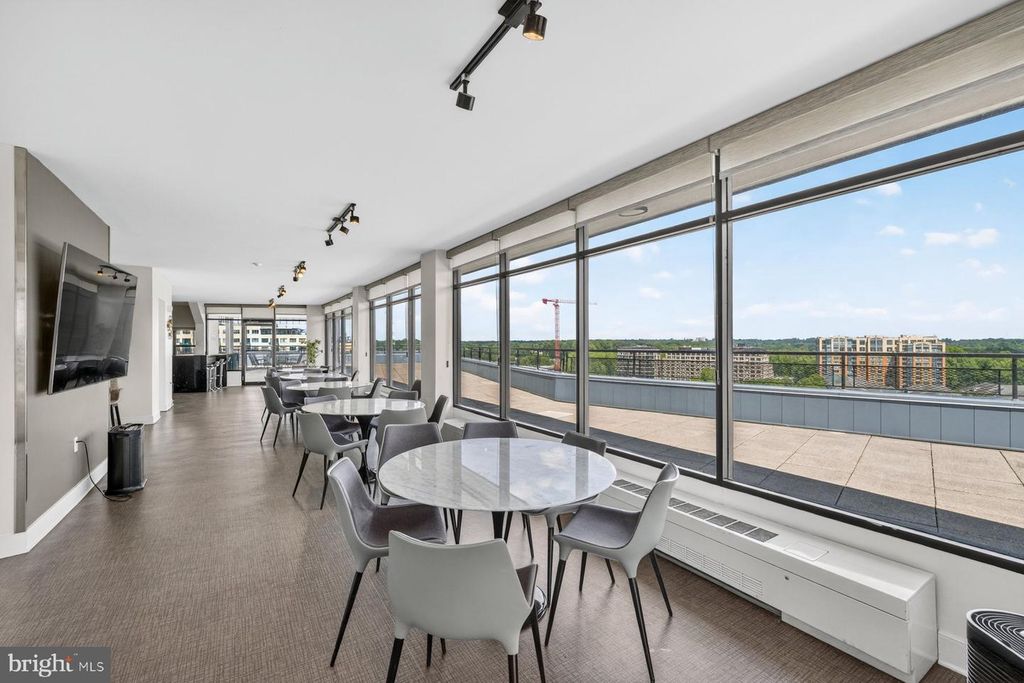 Image 27 of property listing at 10401 GROSVENOR PL #1327, Rockville, MD 20852