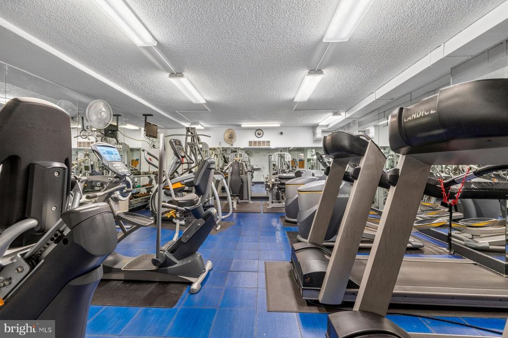 Image 29 of property listing at 10401 GROSVENOR PL #1327, Rockville, MD 20852