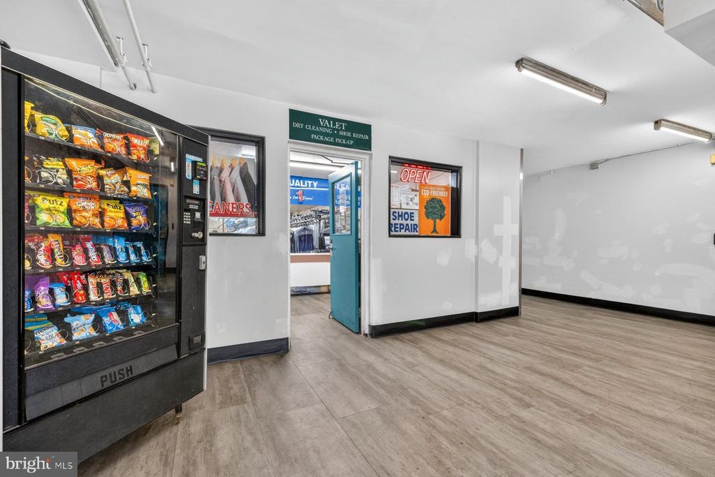 Image 30 of property listing at 10401 GROSVENOR PL #1327, Rockville, MD 20852