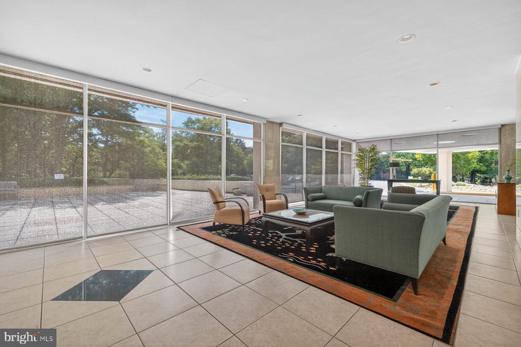 Image 4 of property listing at 10401 GROSVENOR PL #1327, Rockville, MD 20852