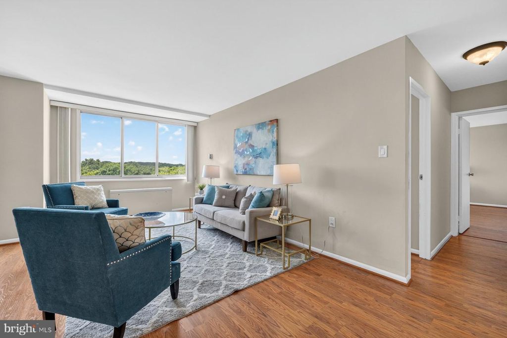 Image 5 of property listing at 10401 GROSVENOR PL #1327, Rockville, MD 20852