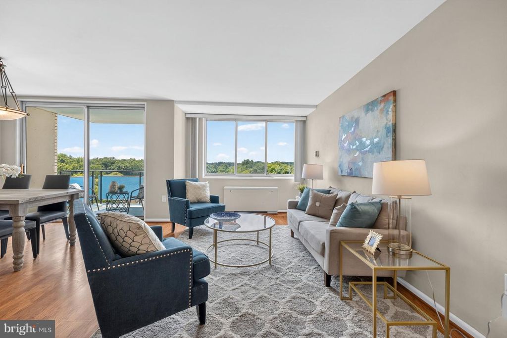 Image 6 of property listing at 10401 GROSVENOR PL #1327, Rockville, MD 20852