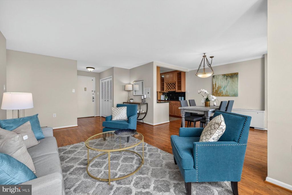 Image 7 of property listing at 10401 GROSVENOR PL #1327, Rockville, MD 20852