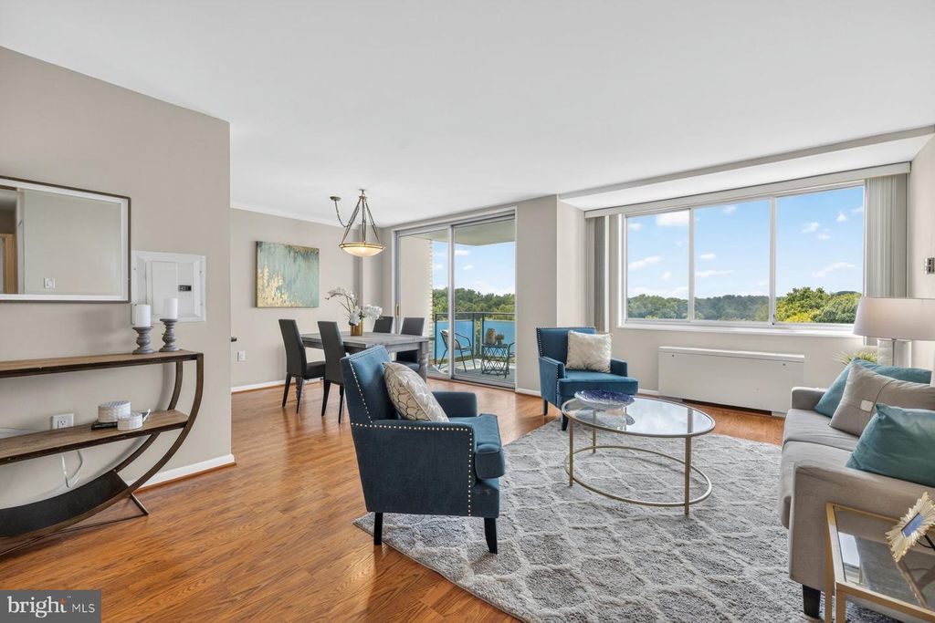 Image 8 of property listing at 10401 GROSVENOR PL #1327, Rockville, MD 20852