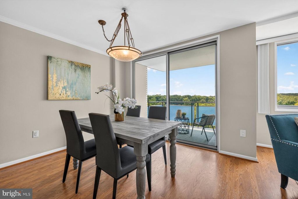 Image 9 of property listing at 10401 GROSVENOR PL #1327, Rockville, MD 20852