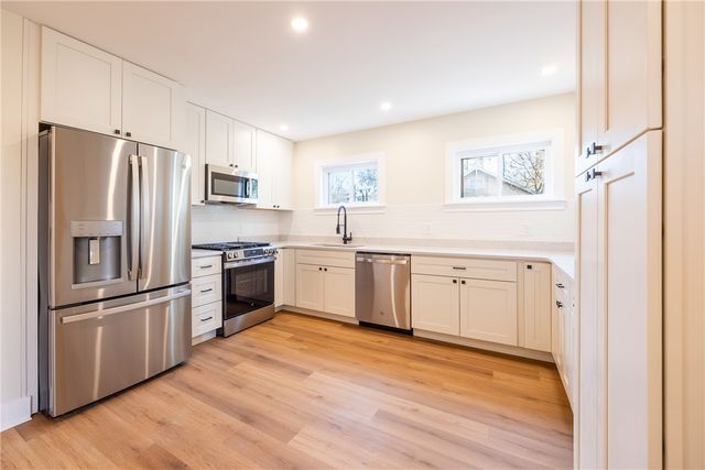 5 N Park Rd, West View, PA 15229