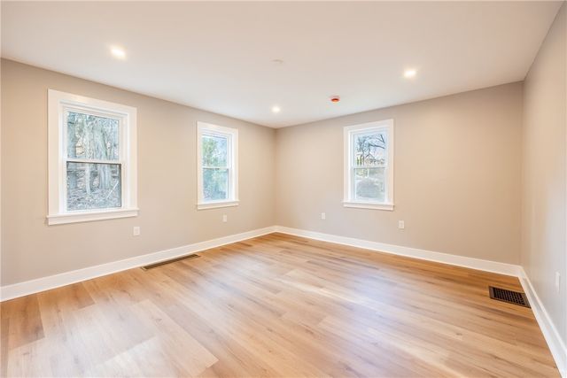 5 N Park Rd, West View, PA 15229