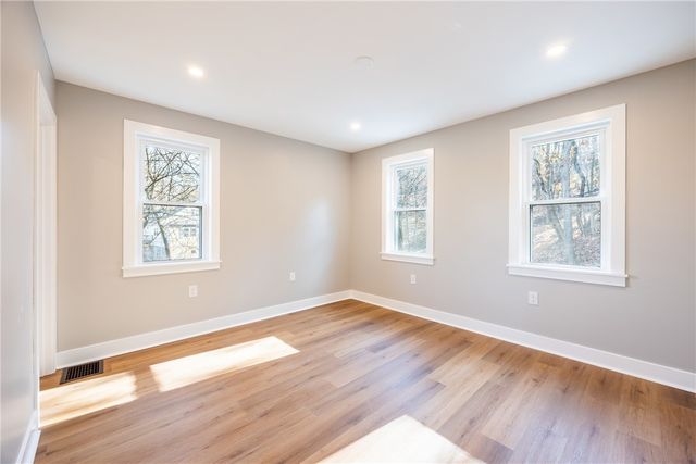 5 N Park Rd, West View, PA 15229