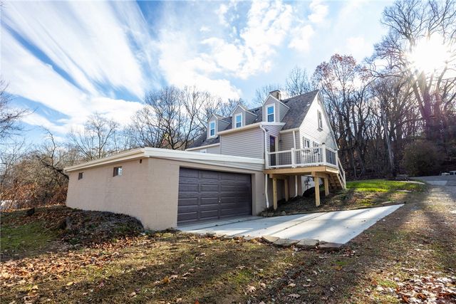 5 N Park Rd, West View, PA 15229