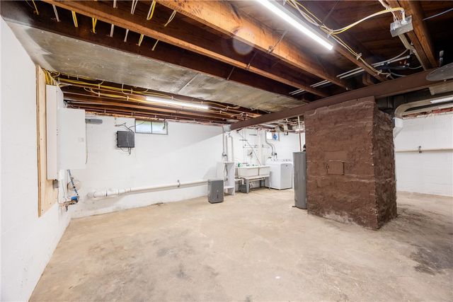5 N Park Rd, West View, PA 15229