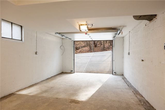 5 N Park Rd, West View, PA 15229