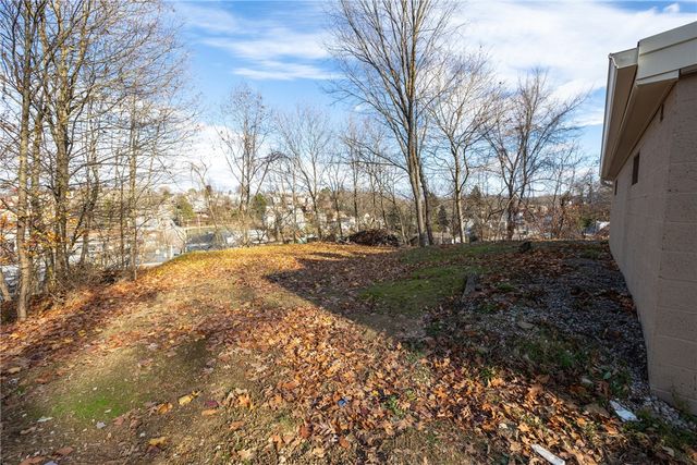 5 N Park Rd, West View, PA 15229