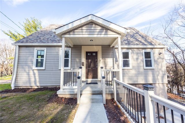 5 N Park Rd, West View, PA 15229