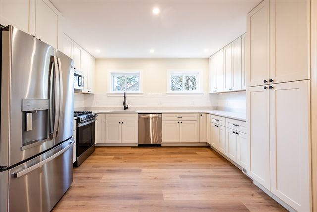 5 N Park Rd, West View, PA 15229