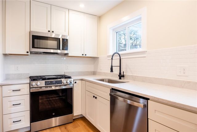 5 N Park Rd, West View, PA 15229