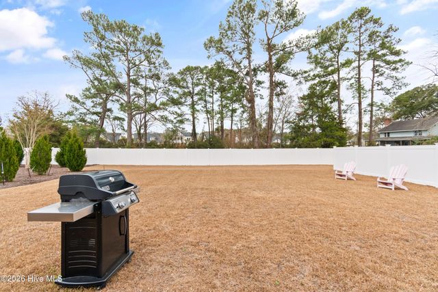 9007 Island Shore Avenue, Calabash, NC 28467