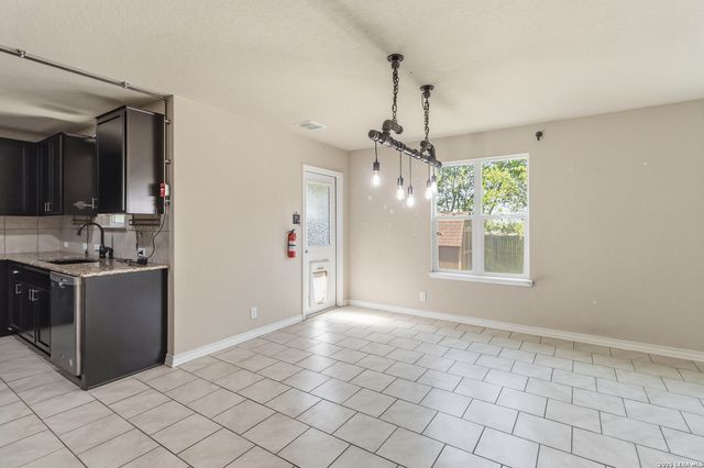 2923 Sunset Bnd, San Antonio, TX 78244