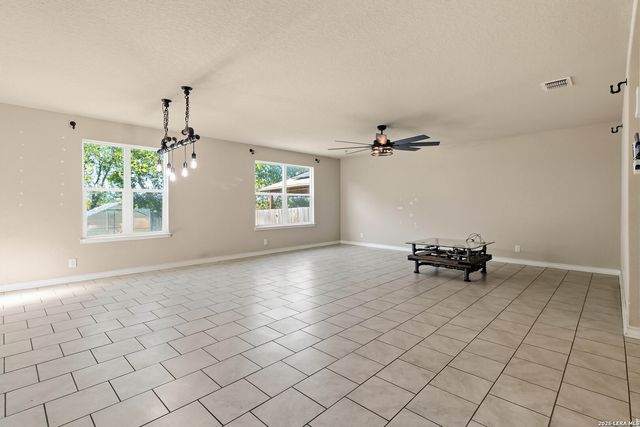 2923 Sunset Bnd, San Antonio, TX 78244