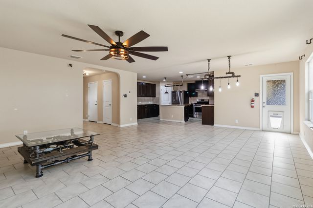 2923 Sunset Bnd, San Antonio, TX 78244