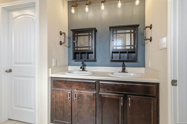 2923 Sunset Bnd, San Antonio, TX 78244