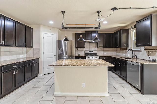 2923 Sunset Bnd, San Antonio, TX 78244