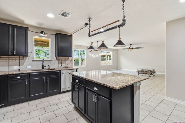 2923 Sunset Bnd, San Antonio, TX 78244