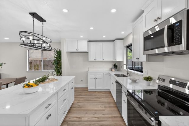 5235 Bamford Dr, Sacramento, CA 95823